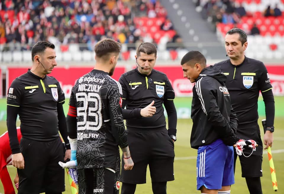 Sepsi – FC U Craiova, oprit din cauza scandărilor xenofobe! Ce pedepse se aplică!