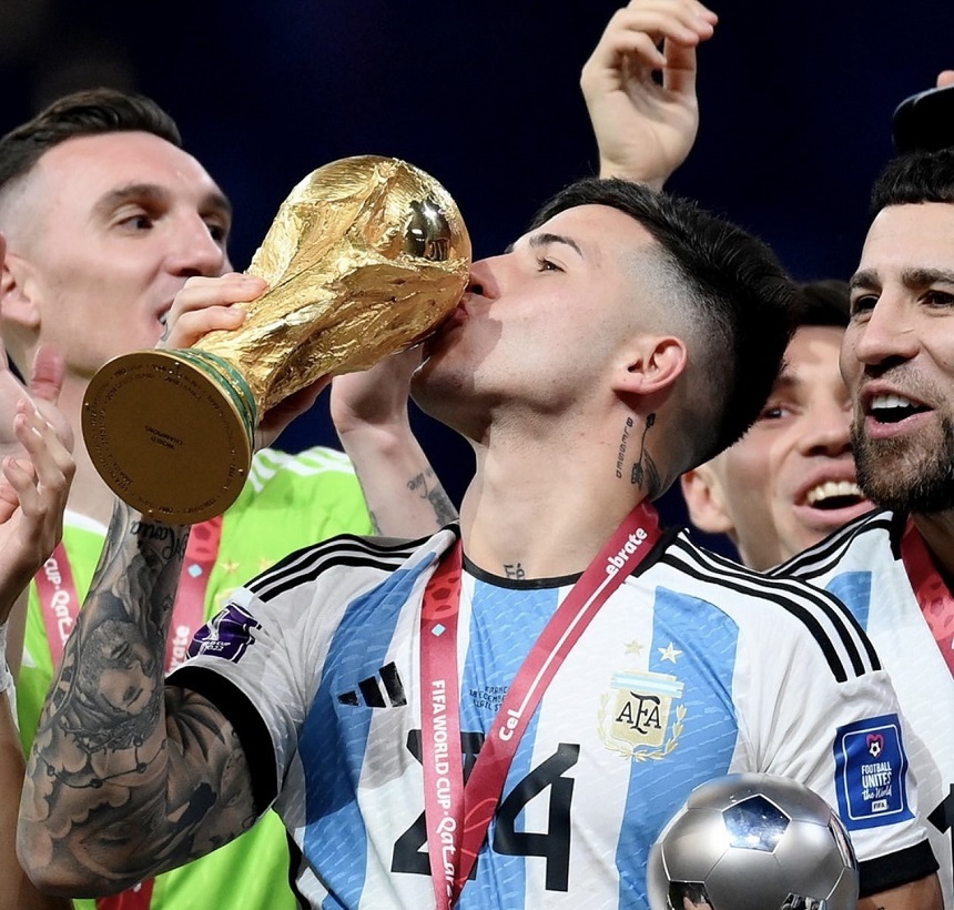 Care este suma de transfer record pentru Premier League cu care Chelsea l-a achiziţionat pe campionul mondial Enzo Fernandez de la Benfica