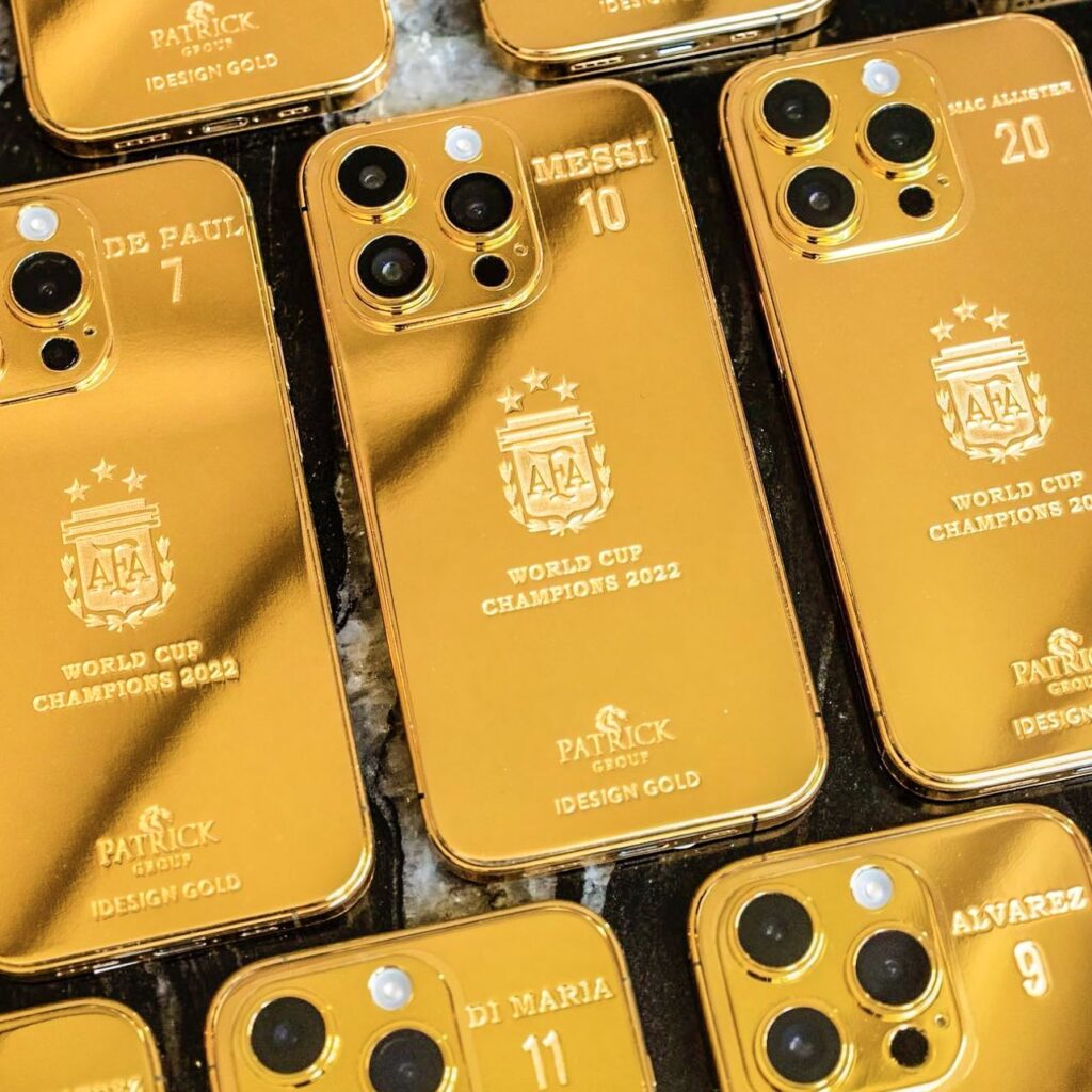 Messi le-a cumpărat tuturor din naţionala Argentinei telefoane placate cu aur!
