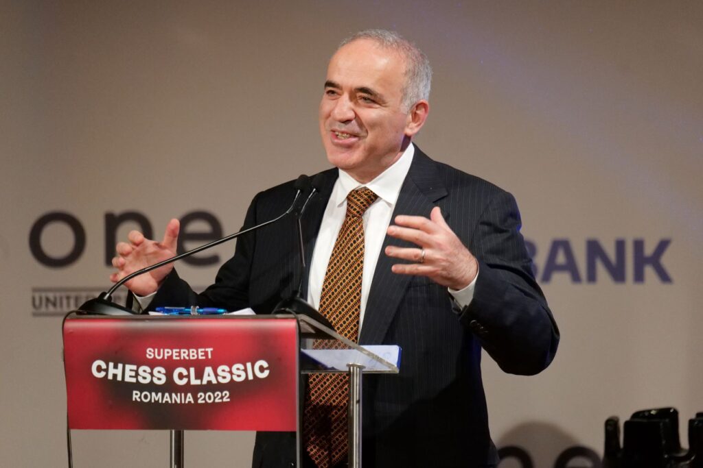 Kasparov revine la Bucureşti pentru deschiderea primei etape a circuitului internaţional Superbet Grand Chess Tour