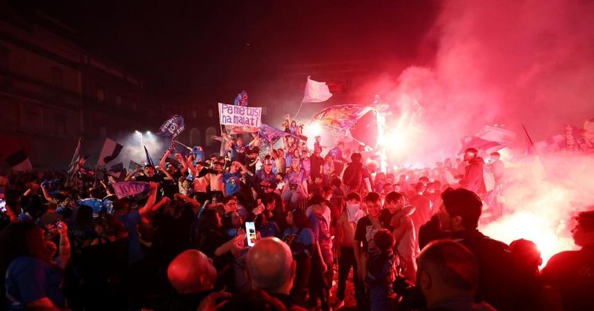 Un tânăr a fost împușcat şi peste 200 rănite, în timpul sărbătoririi câştigării titlului de către Napoli