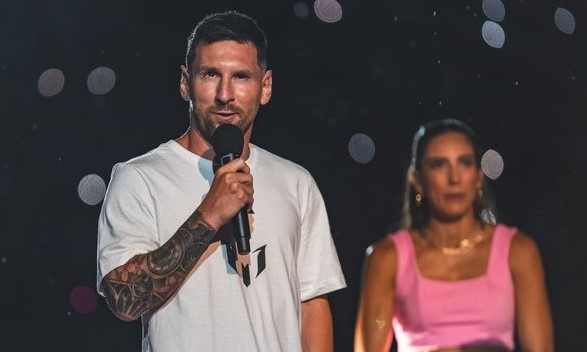 Messi, prezentat de Inter Miami în prezenţa a zeci de mii de fani, pe ploaie