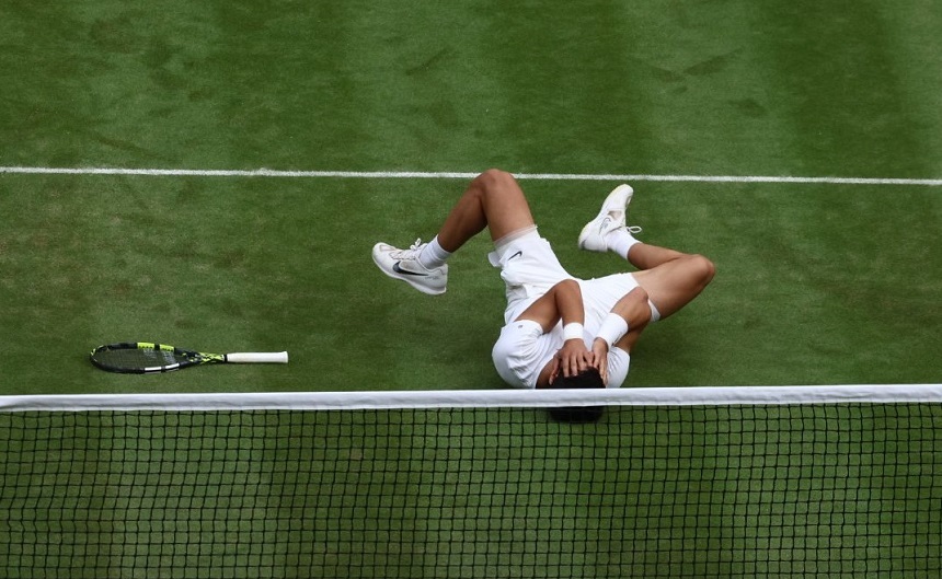 Alcaraz l-a învins pe Djokovici şi a câştigat în premieră turneul de la Wimbledon