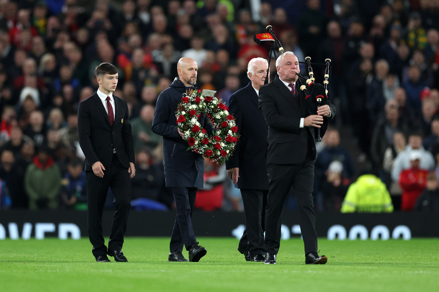 Ten Hag a depus o coroană de flori pe Old Trafford drept omagiu adus lui Bobby Charlton