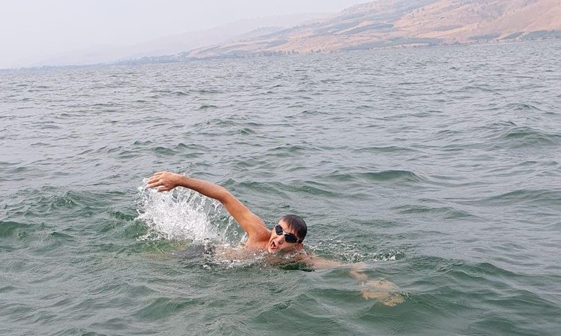 Cine este românul care a traversat înot Marea Galileii pe timp de război