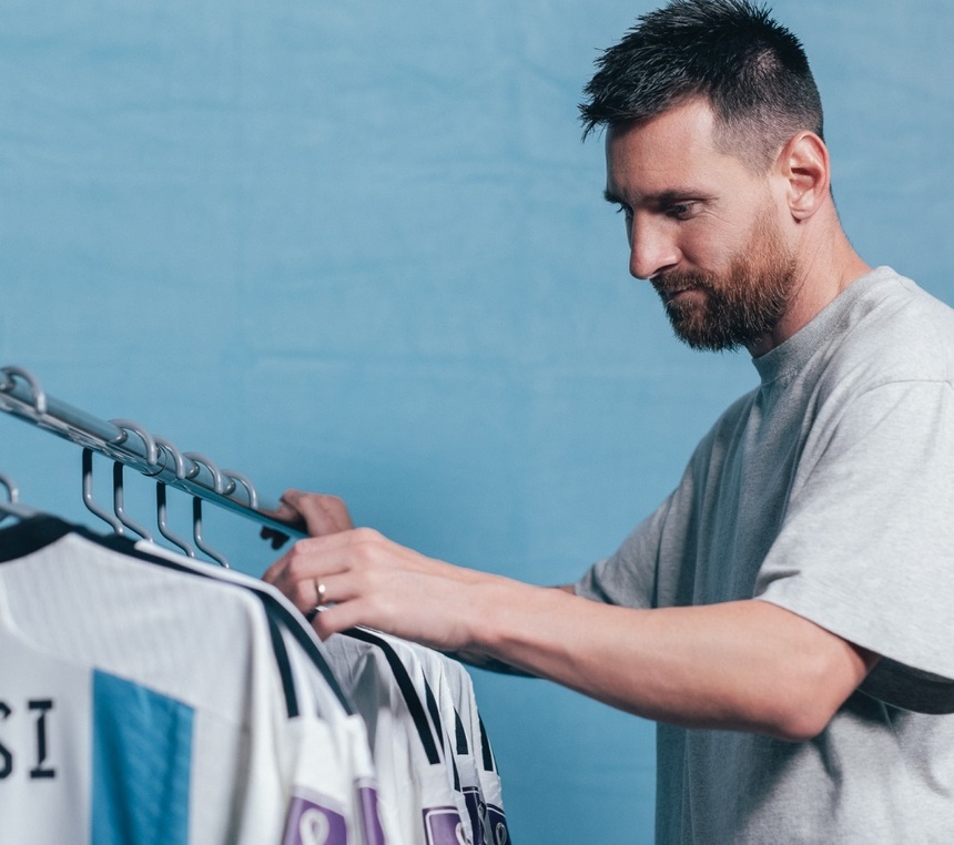 Messi i-a oferit un tricou cu autograf şefului armatei ucrainene