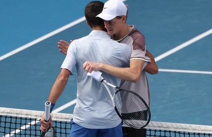 Sinner, în finală la Australian Open, după ce l-a eliminat pe Djokovici