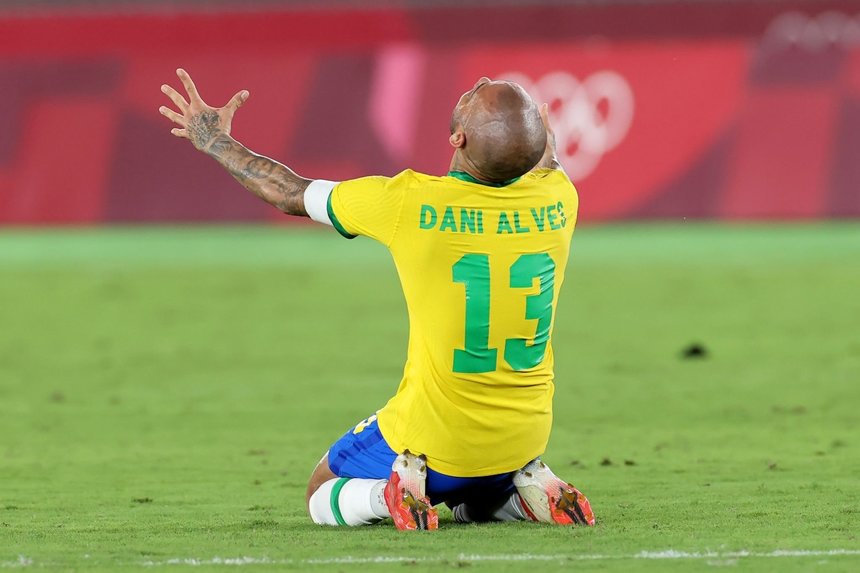 Dani Alves, condamnat la patru ani şi jumătate de închisoare pentru viol