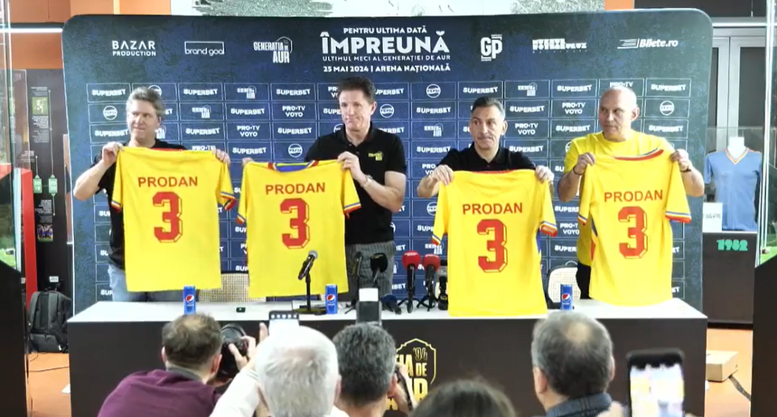 Gică Popescu, Ilie Dumitrescu, Prunea şi Răducioiu au prezentat tricoul care va fi purtat de componenţii Generaţiei de Aur la meciul de retragere