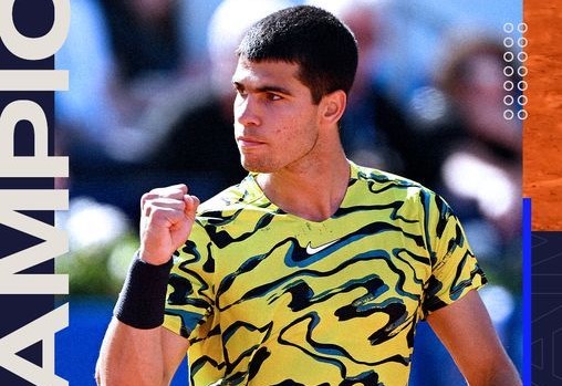 Alcaraz s-a calificat în finală la Wimbledon, după ce l-a învins pe Medvedev