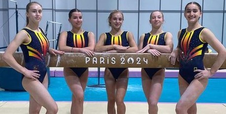 Echipa feminină de gimnastică evoluează în finală în programul de azi de la JO Paris. David Popovici intră în serii la 100 metri liber