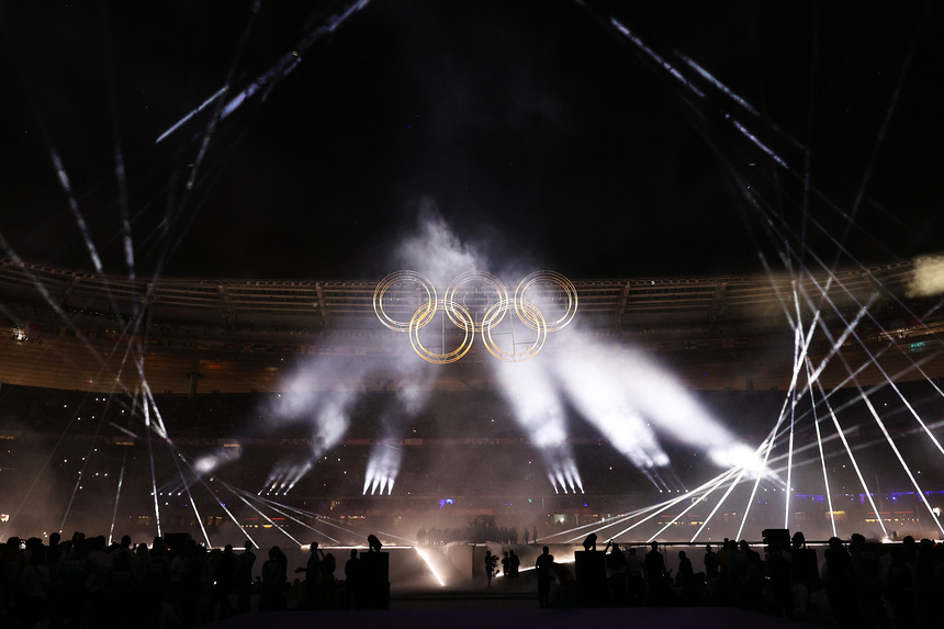 Jocurile Olimpice de la Paris s-au încheiat cu o ceremonie la care au fost prezenți Tom Cruise, Red Hot Chili Peppers, Billie Eilish, Snoop Dogg şi Dr Dre