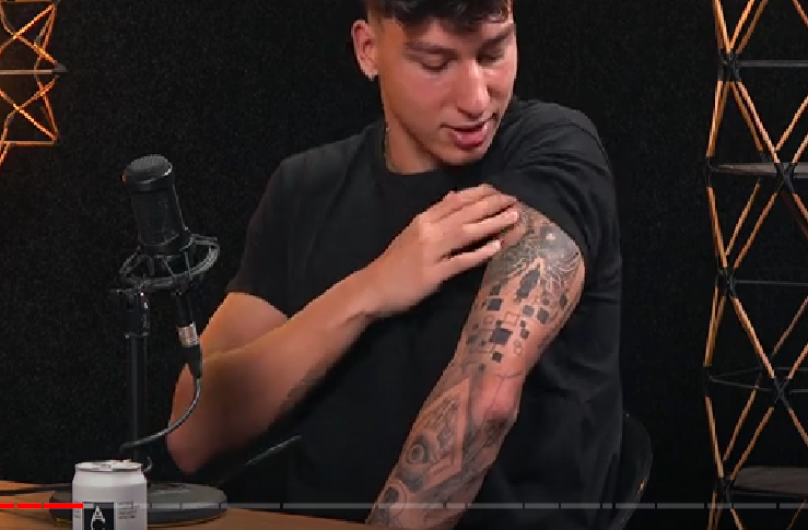 Ce mesaje motivaționale și-a tatuat Vlad Stancu pe brațul stâng