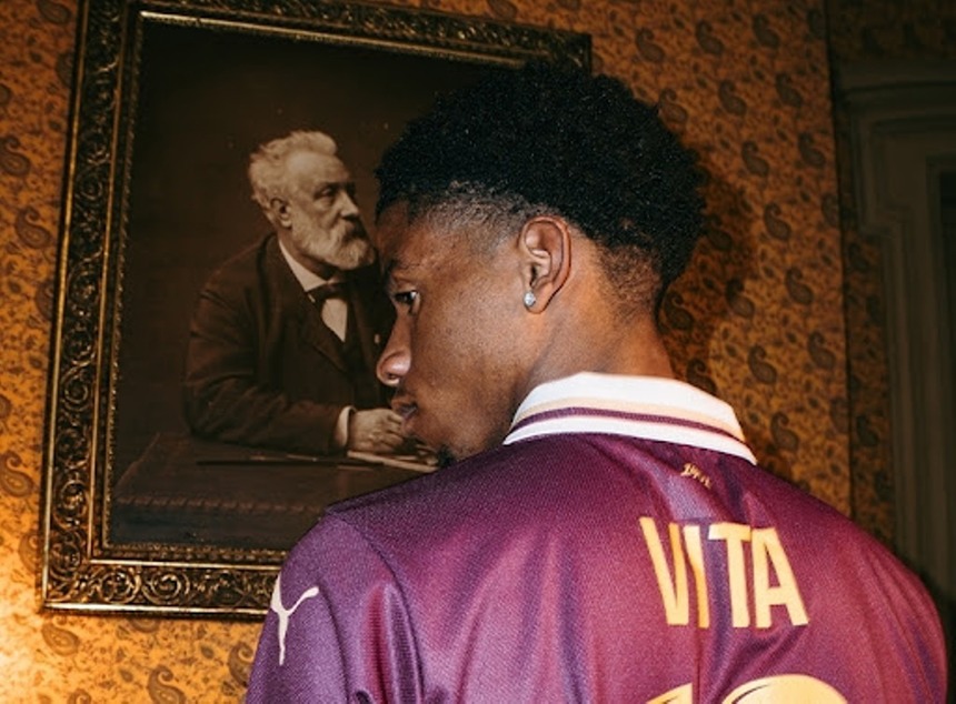 Tricou de fotbal special prin care i se aduce un omagiu scriitorului Jules Verne
