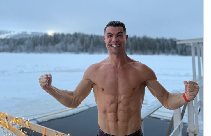 Ronaldo, în Laponia l-a întâlnirea cu Moş Crăciun, a intrat dezbrăcat în apă, afară