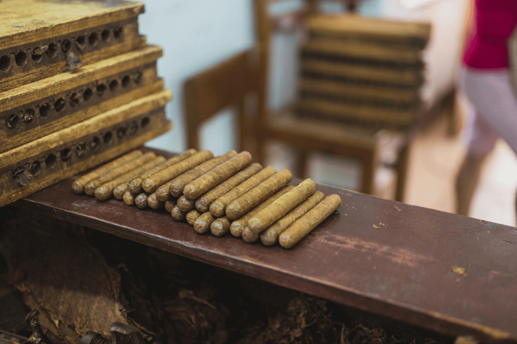 Arta și Tradiția Trabucurilor Cubaneze: Istorie, Cultură și Responsabilitate