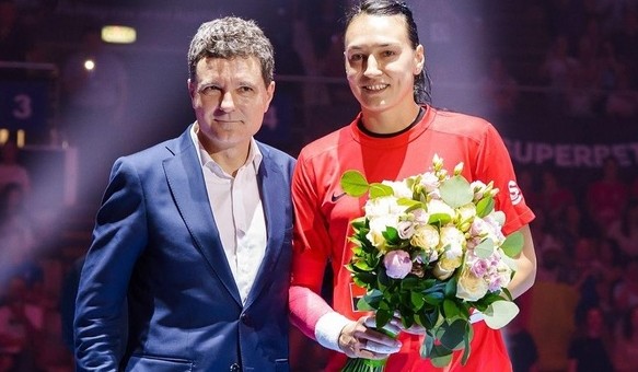 Nicuşor Dan către Cristina Neagu: ”Eşti şi vei rămâne un simbol naţional!”