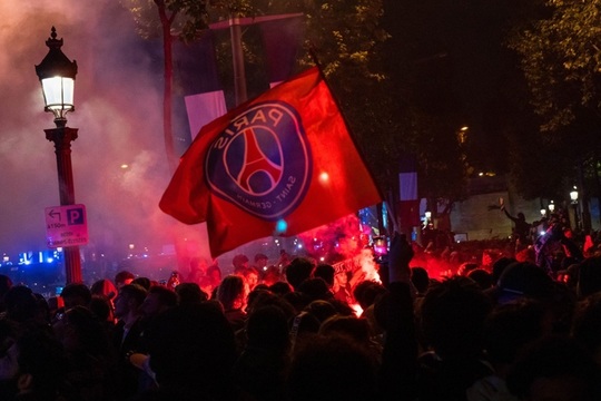 Doi morţi la sărbătorirea victoriei PSG în Liga Campionilor, un minor înjunghiat şi un bărbat pe scuter
