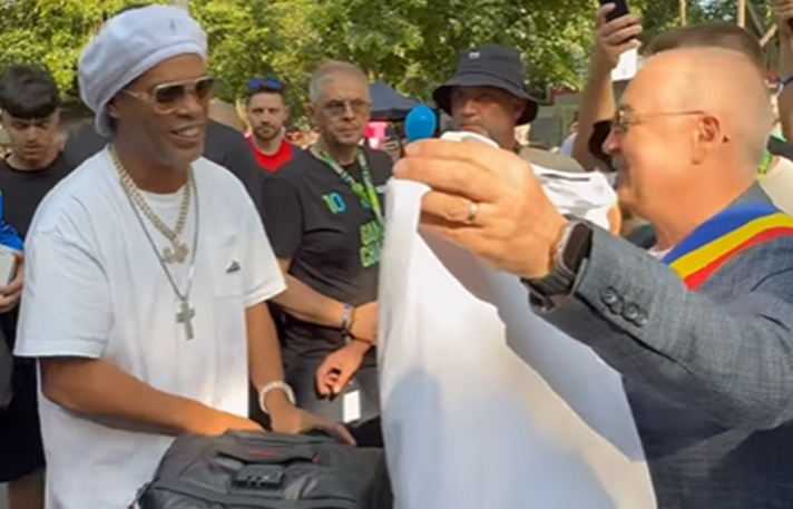 Ronaldinho a ajuns la Cluj-Napoca pentru un spectacol fotbalistic în cadrul Sports Festival