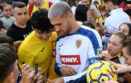 Bilete gratuite și autografe pentru suporteri la antrenamentul naţionalei de la Mogoşoaia