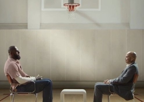 LeBron James a semnat un contract cu producătorul de coniac Hennessy