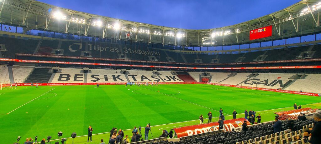 Istanbulul adormit înaintea furtunii