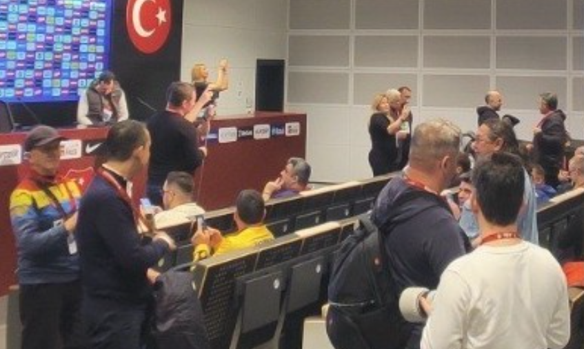 Delegația jurnaliștilor români, aflată la prima acțiune internațională din 2026, a vizionat meciul Turcia – România