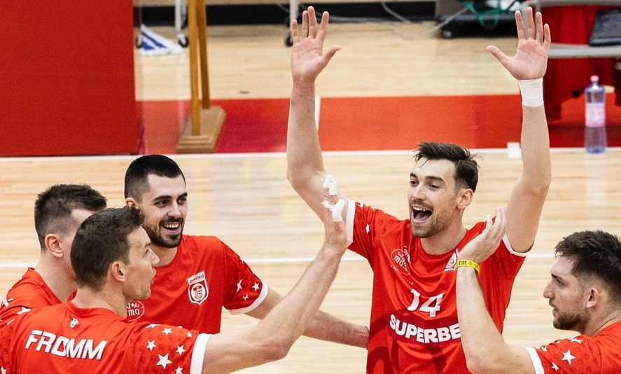 Steaua Bucureşti – Dinamo Bucureşti, scor 2-3, în primul meci al semifinalei Diviziei A, la volei masculin