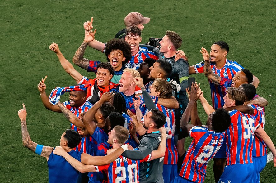 Crystal Palace a câştigat Conference League învingând în finală Rayo Vallecano. Andrei Raţiu a fost integralist